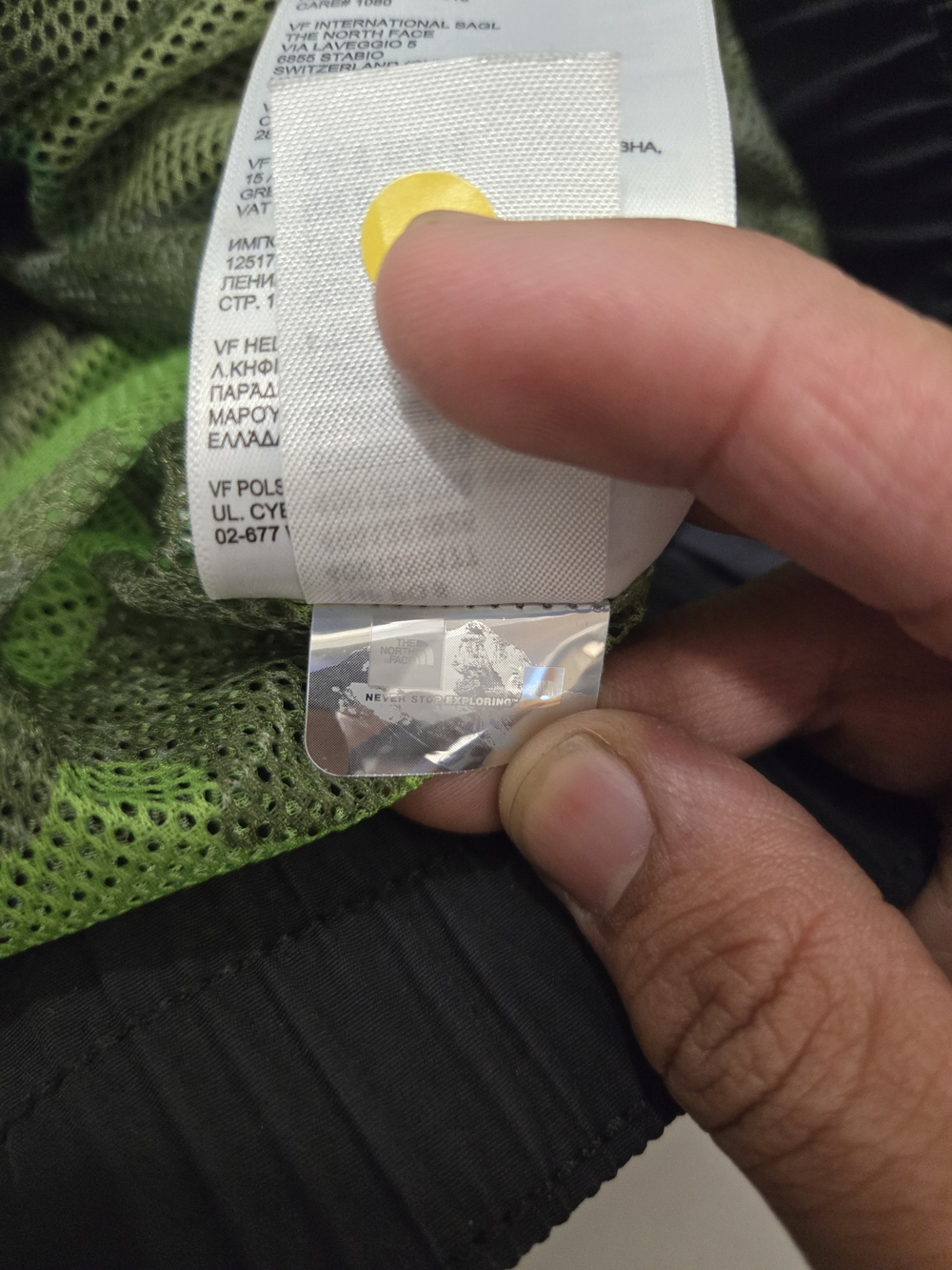 The North Face Men’s Black Lightweight Zip Jacket - Picture 5 of 6